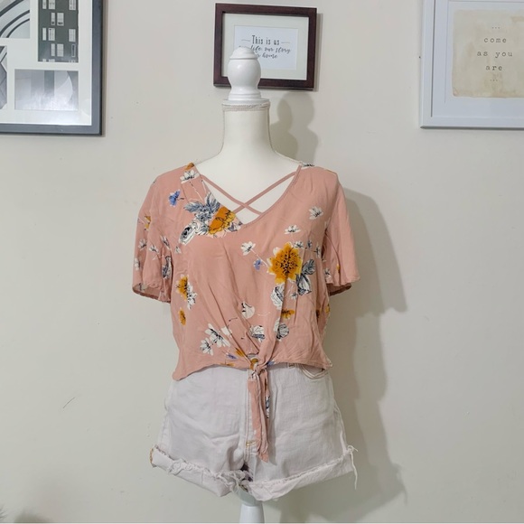 Mudd Pink Floral Crop Top Criss Cross V Neck Tie Front Cropped Short Sleeve LG - Picture 2 of 10